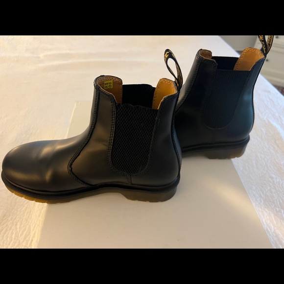 Dr. Martens Smooth Black Leather 2976 Chelsea Boot, Men’s 6 Women’s 7 see descri - Picture 5 of 8